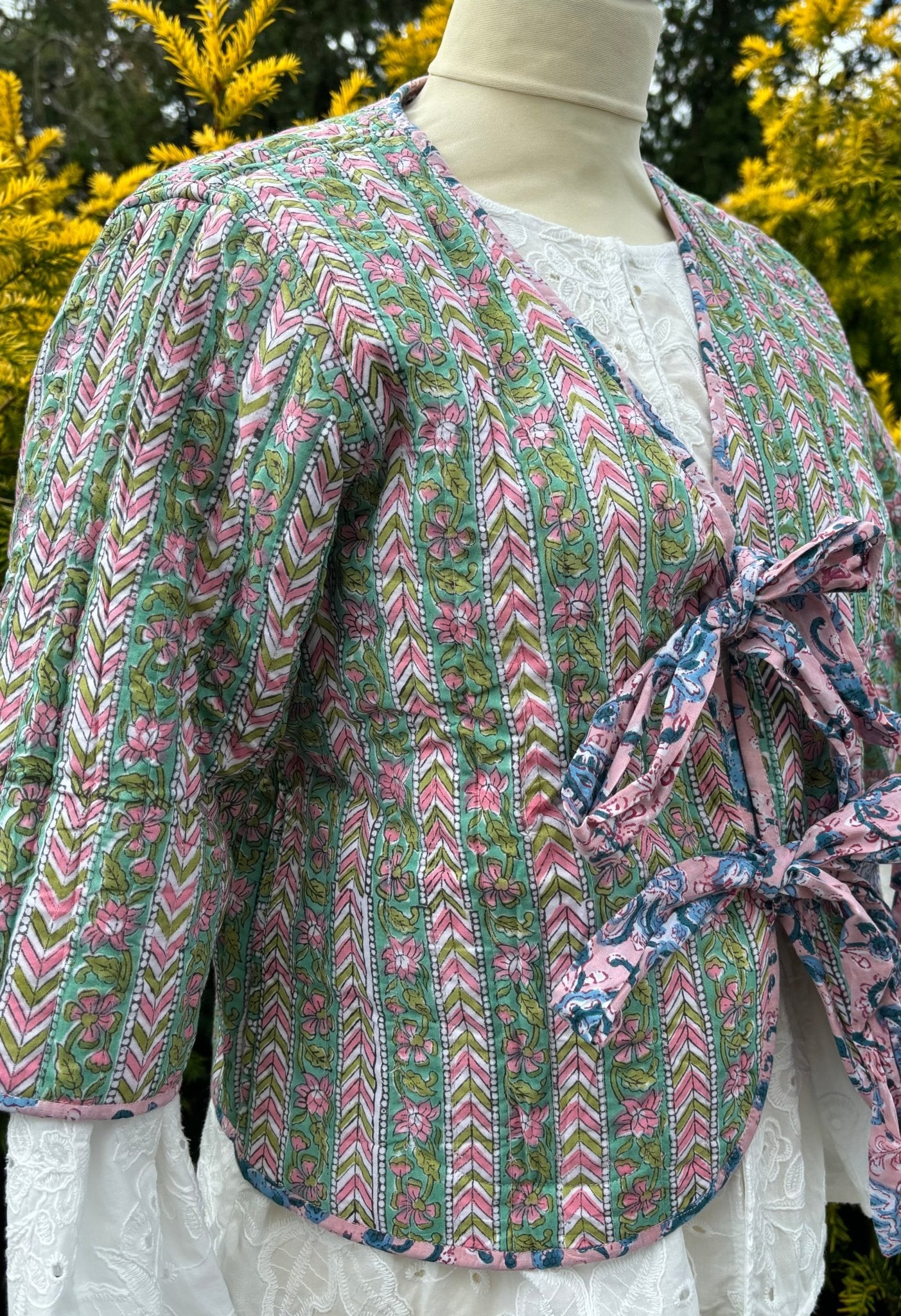 Short sleeve quilted jacket